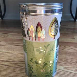 Christmas Decor Tin (empty) with latch